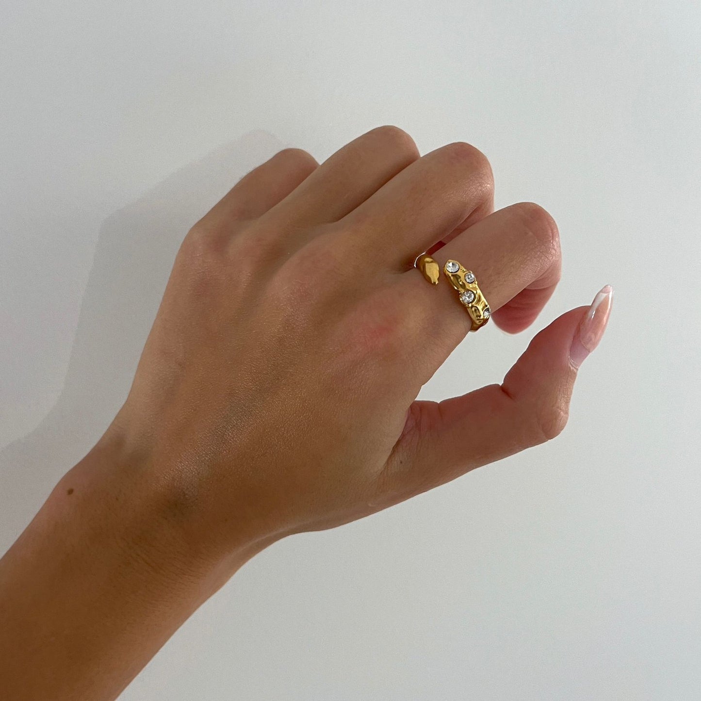 Nova Crystal Open Ring || DV202