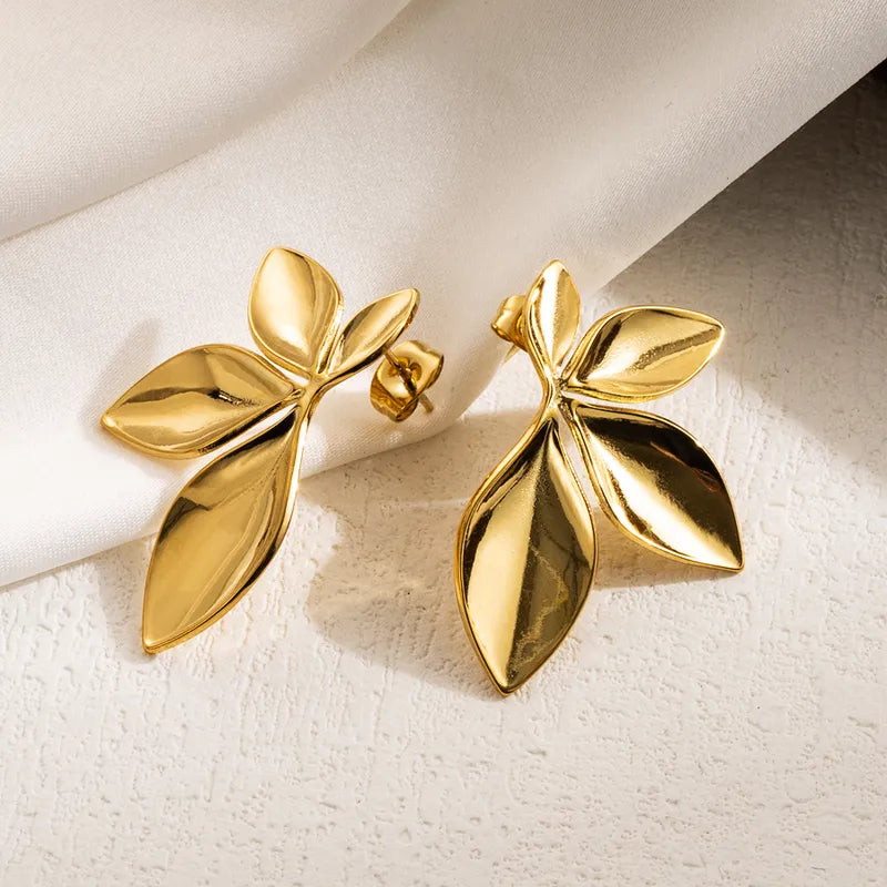 Gilded Leaf Earrings || DV54