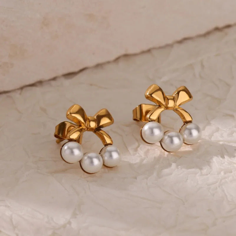 Belle Bow Pearl Earrings || DV161