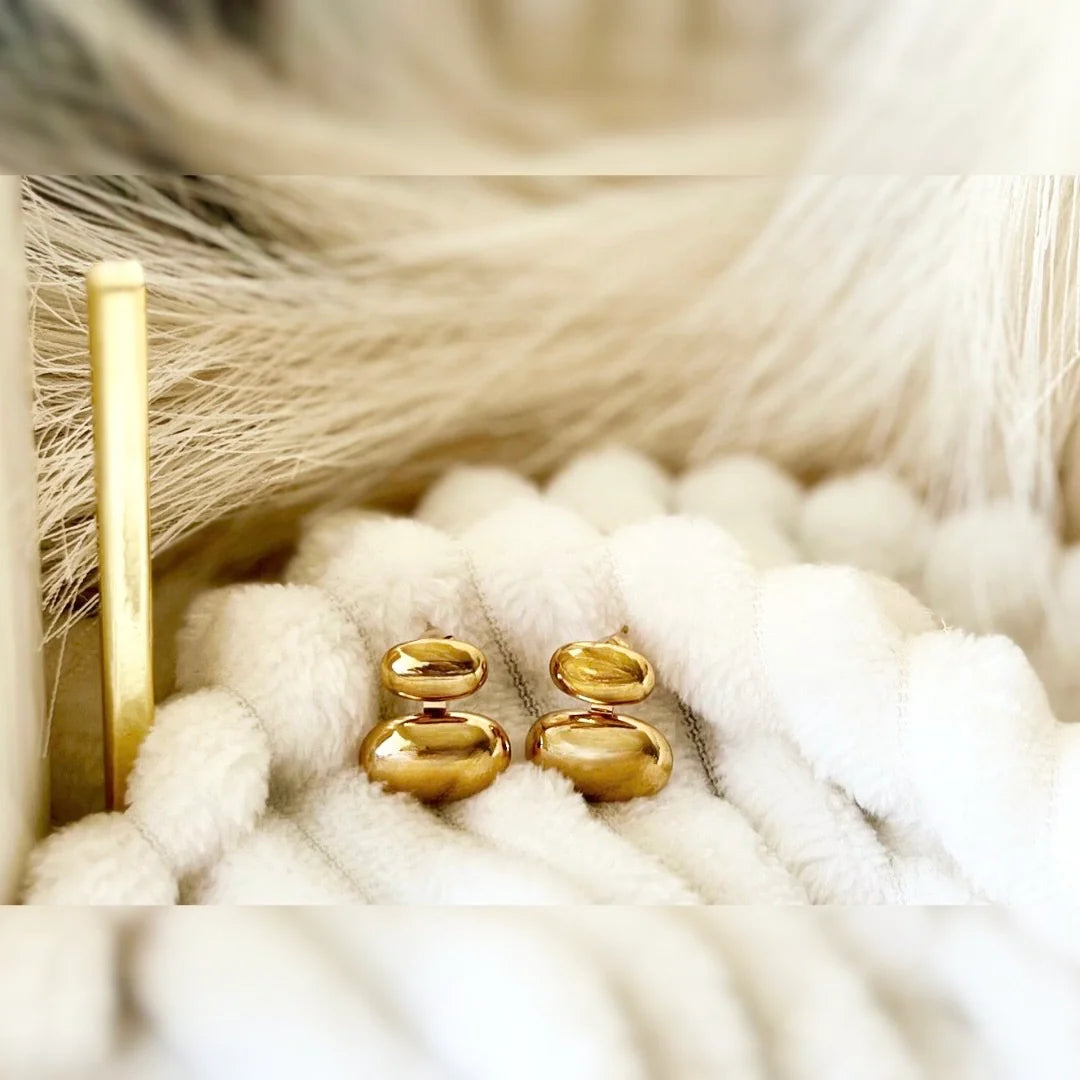 Gold Oval Stud Earrings || DV55