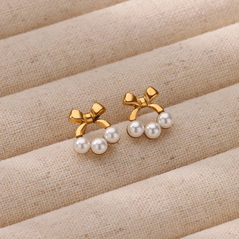 Belle Bow Pearl Earrings || DV161