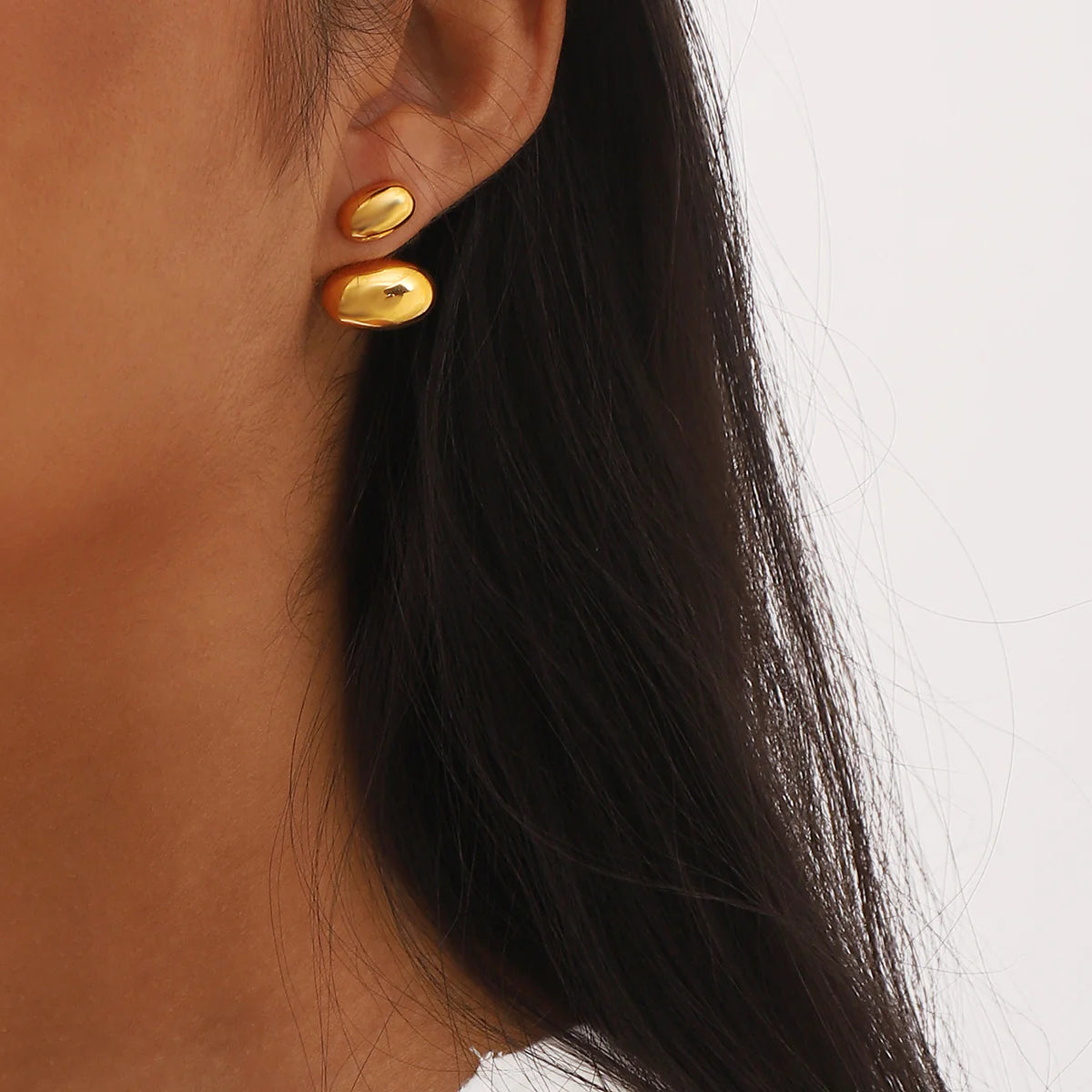 Gold Oval Stud Earrings || DV55