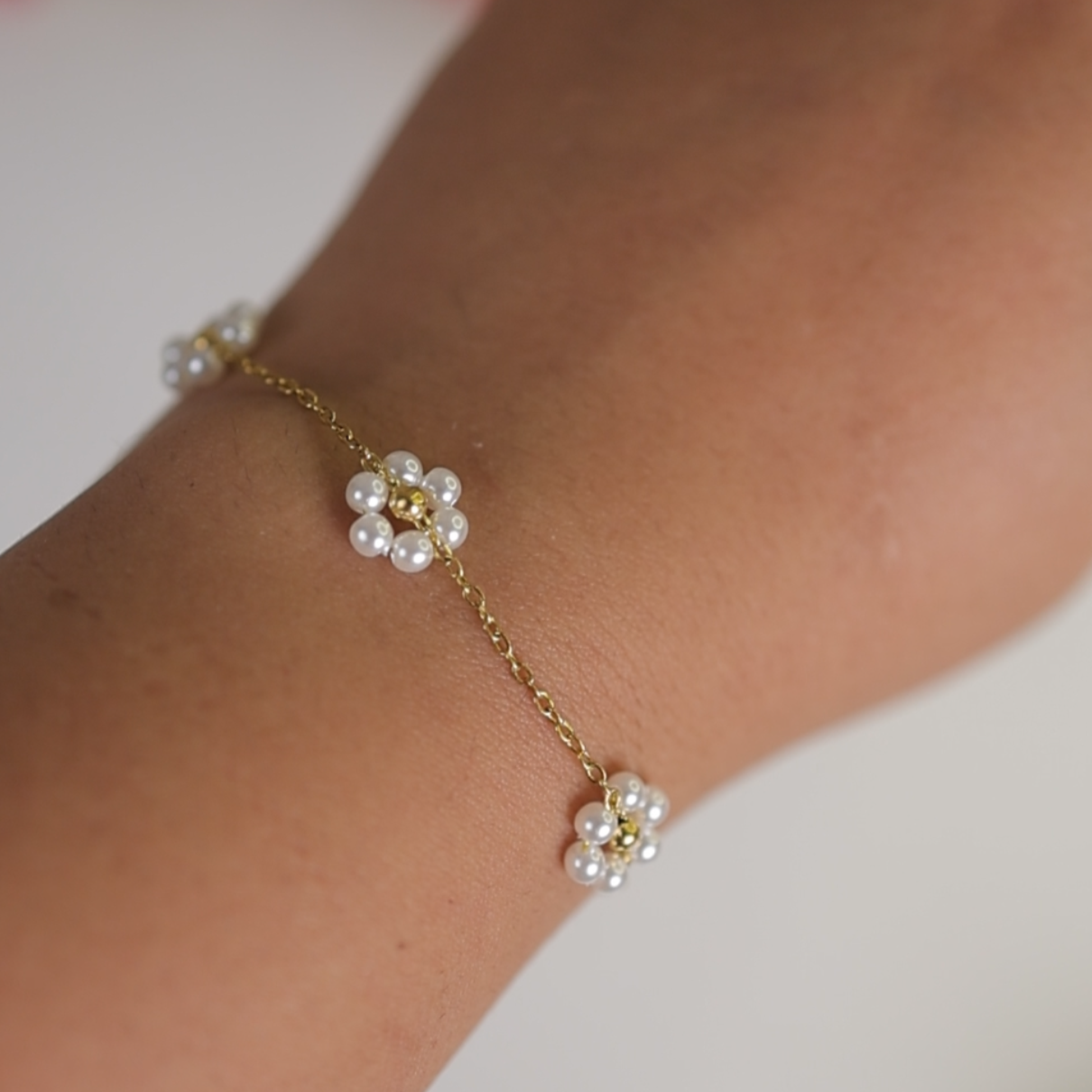 Daisy Pearl Bracelet || DV60