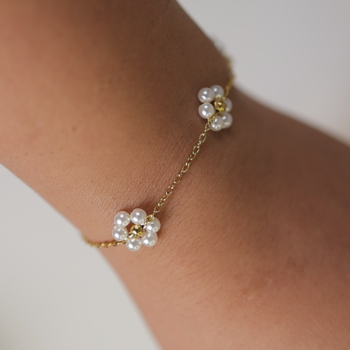Daisy Pearl Bracelet || DV60