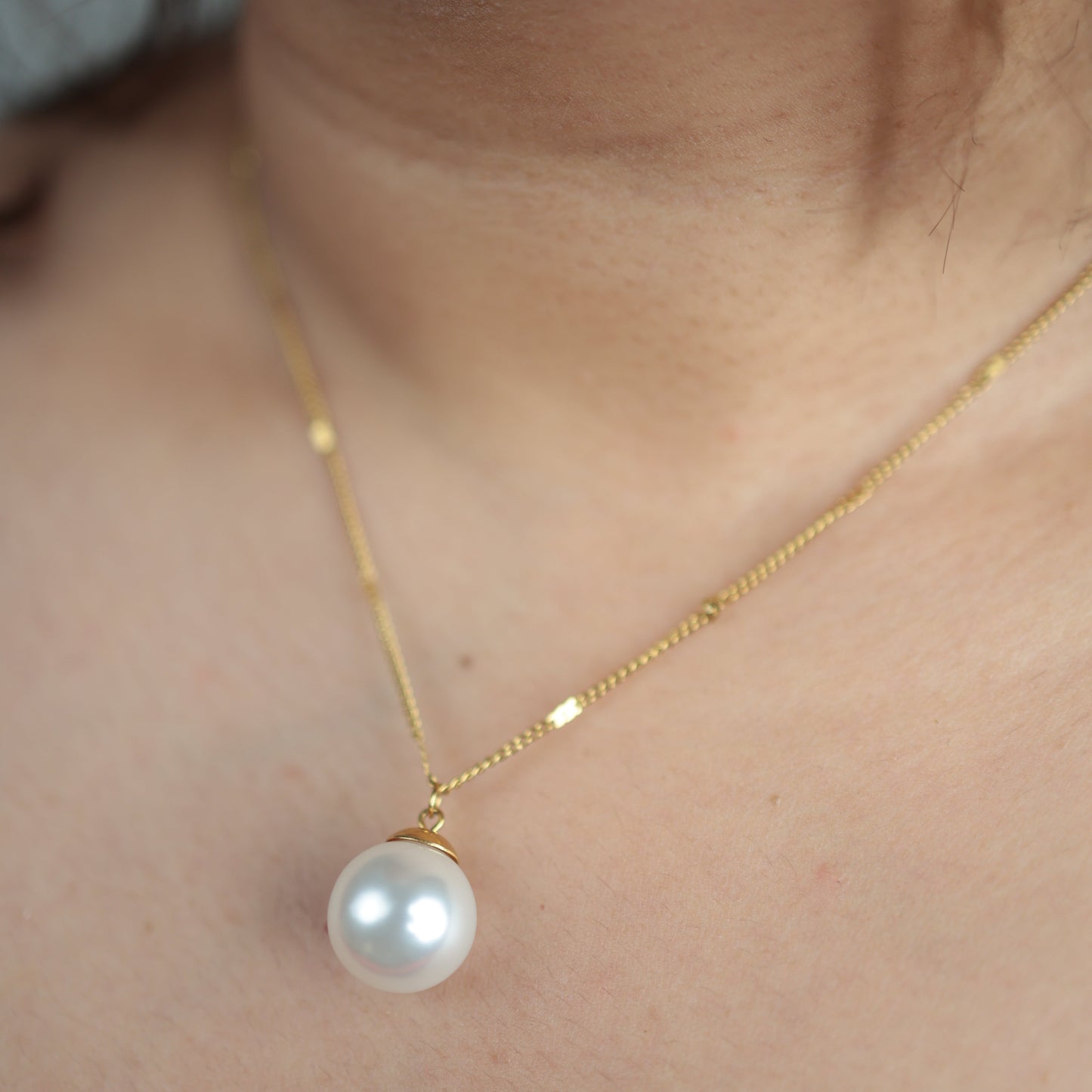 Solenne Pearl Pendant Necklace || DV136