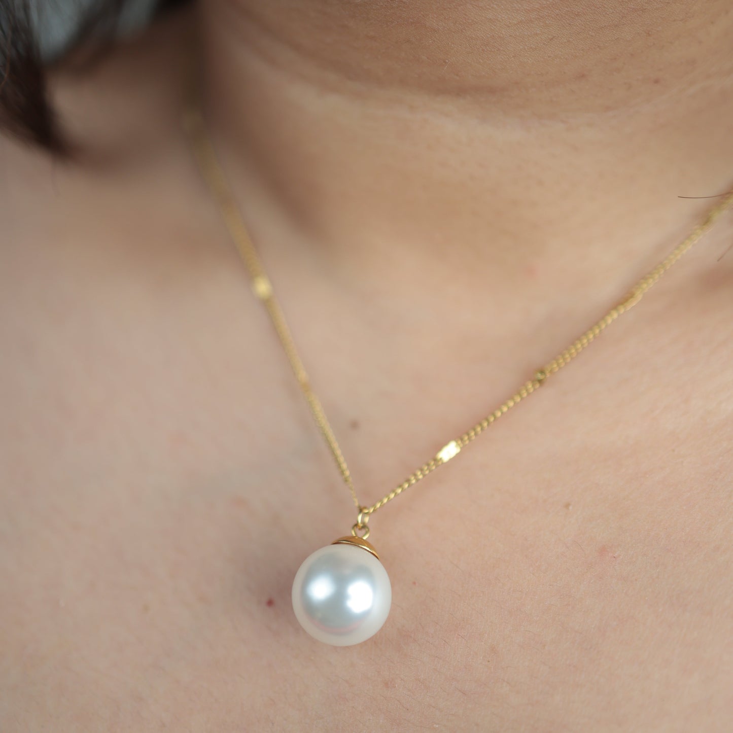 Solenne Pearl Pendant Necklace || DV136