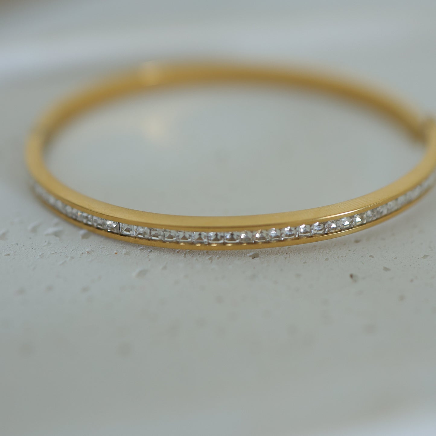 Dazzle Line Bangle || DV148