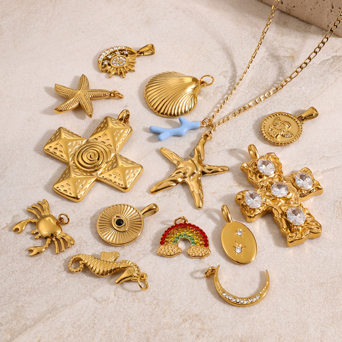 Crescent Moon Charm || DV38