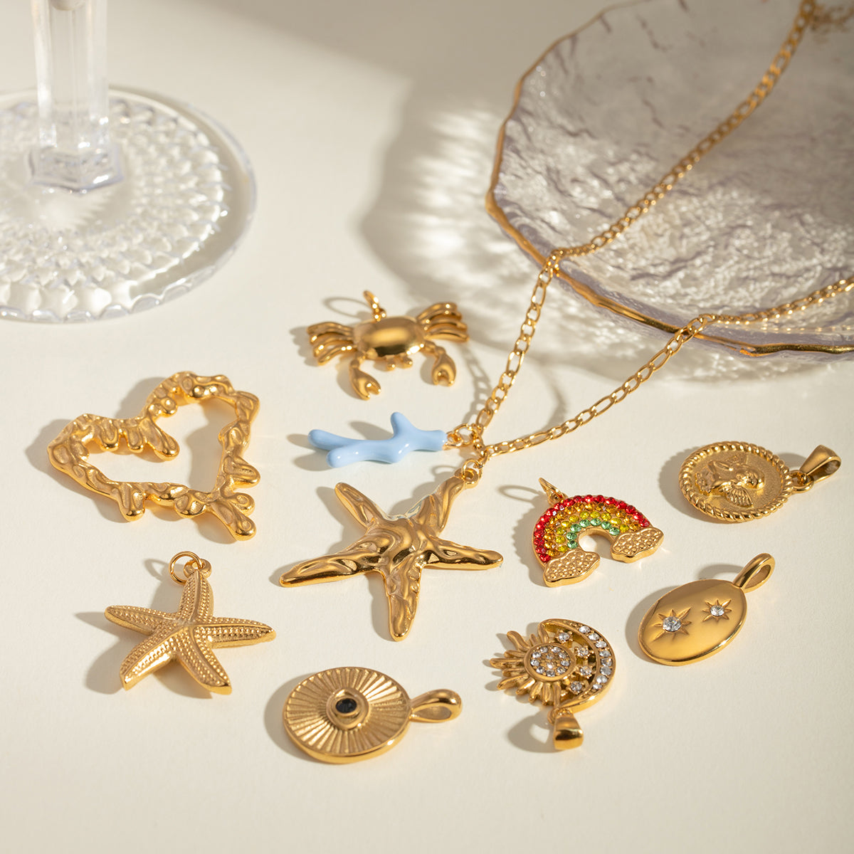 Crescent Moon Charm || DV38
