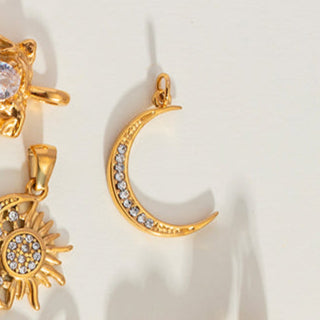 Crescent Moon Charm || DV38
