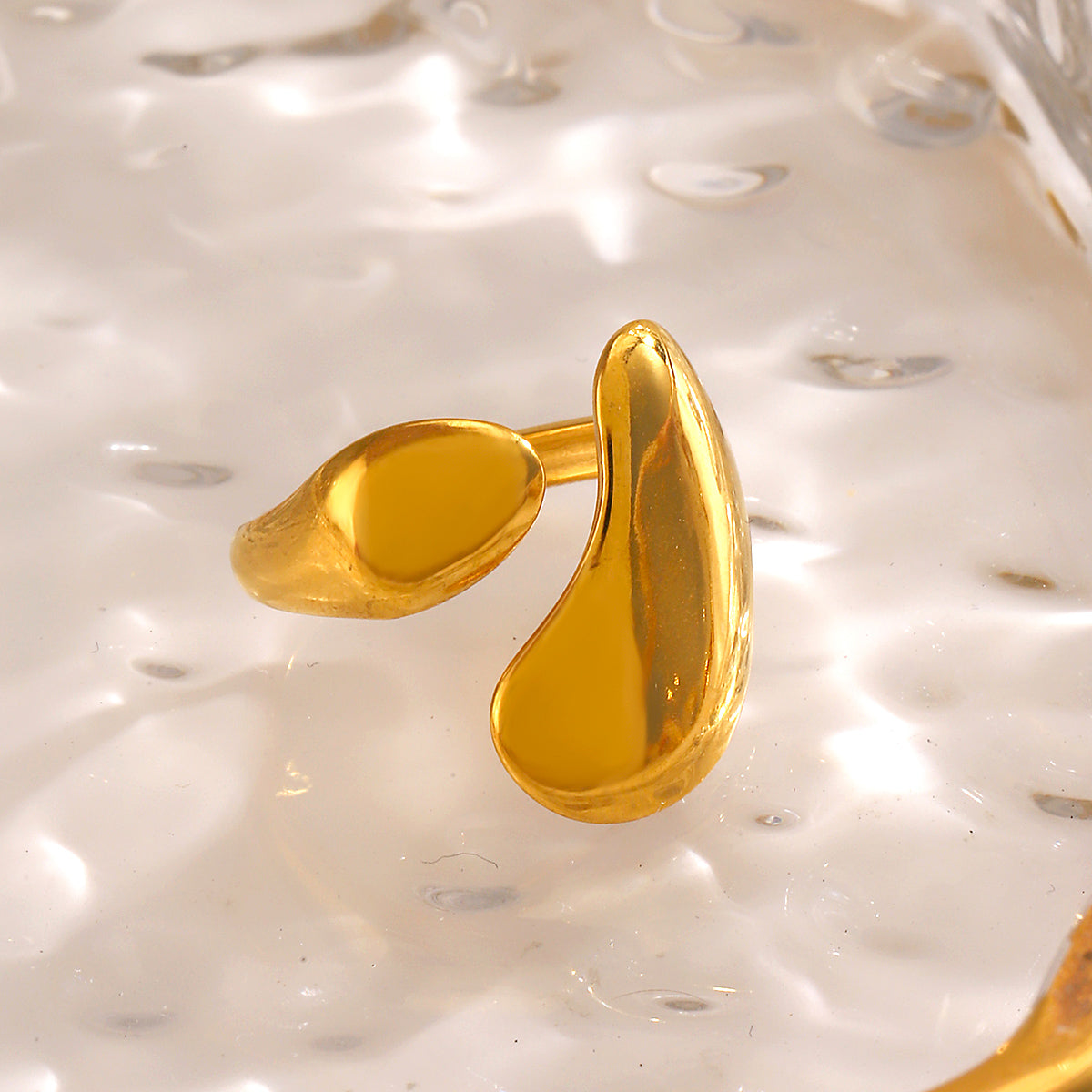 Fluid Gold Statement Ring || DV43