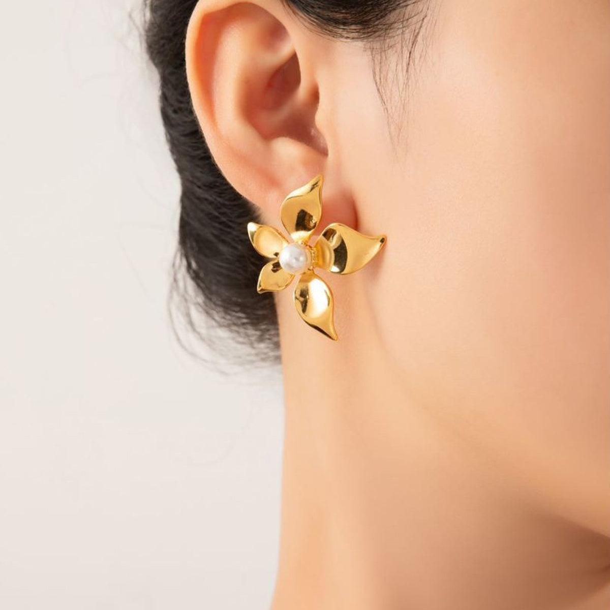 Blossom Pearl Earrings || DV39