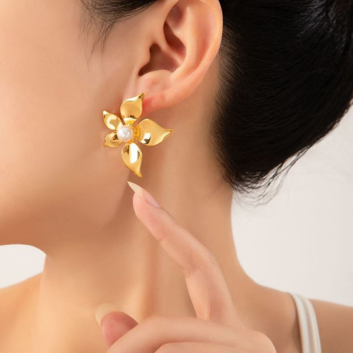 Blossom Pearl Earrings || DV39