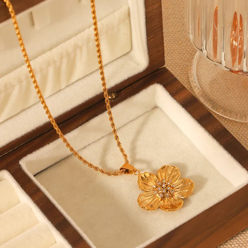 Aurielle Bloom Necklace || DV100