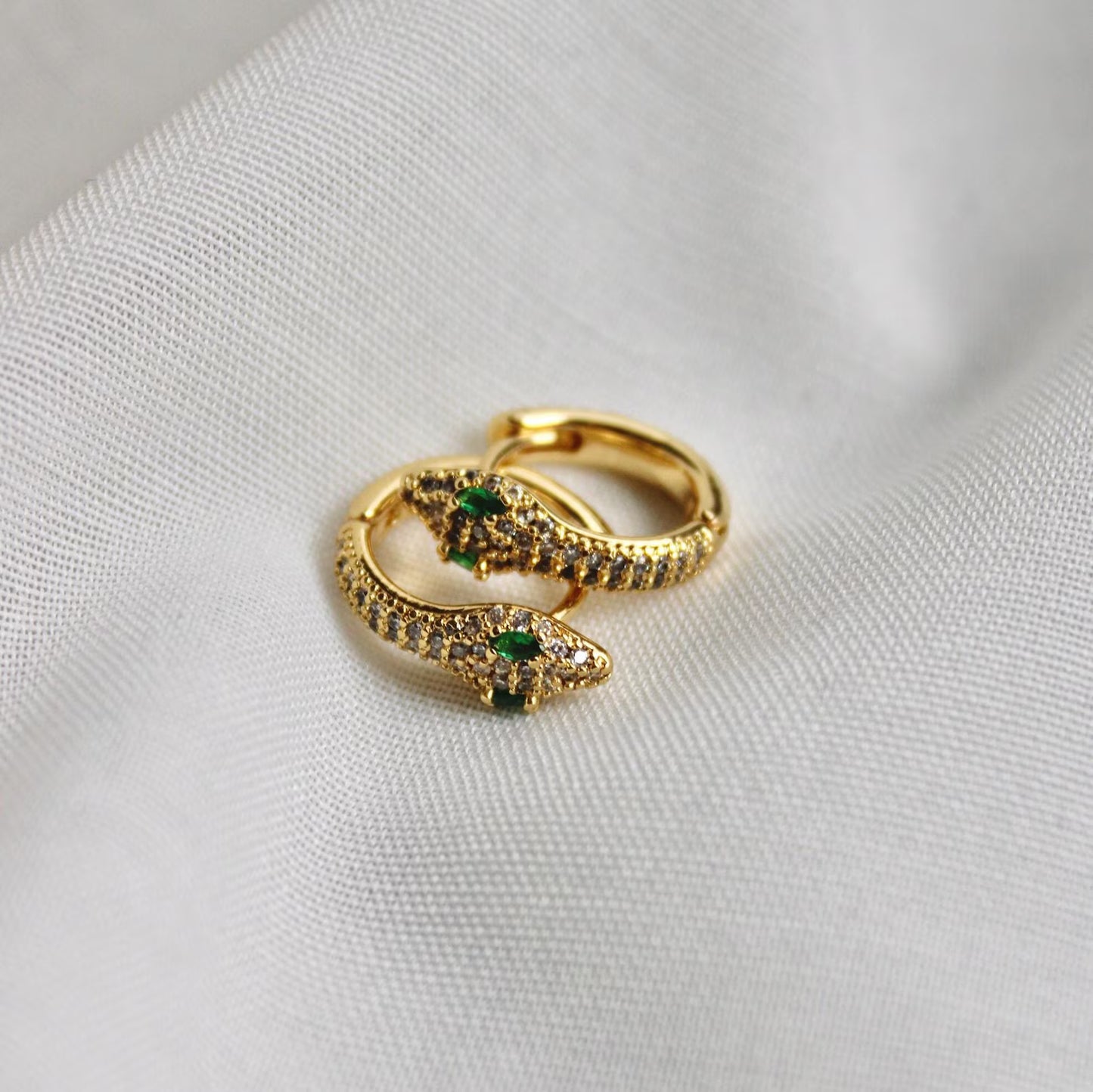 Serpendi Emerald Huggie || DV129