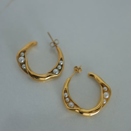 Wave Pearl Hoops || DV150