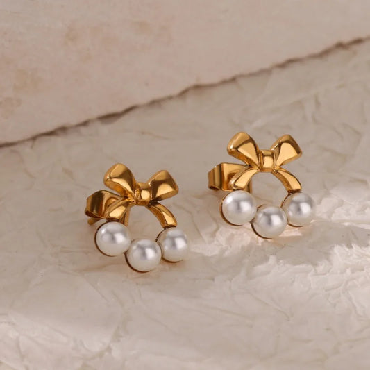 Belle Bow Pearl Earrings || DV161