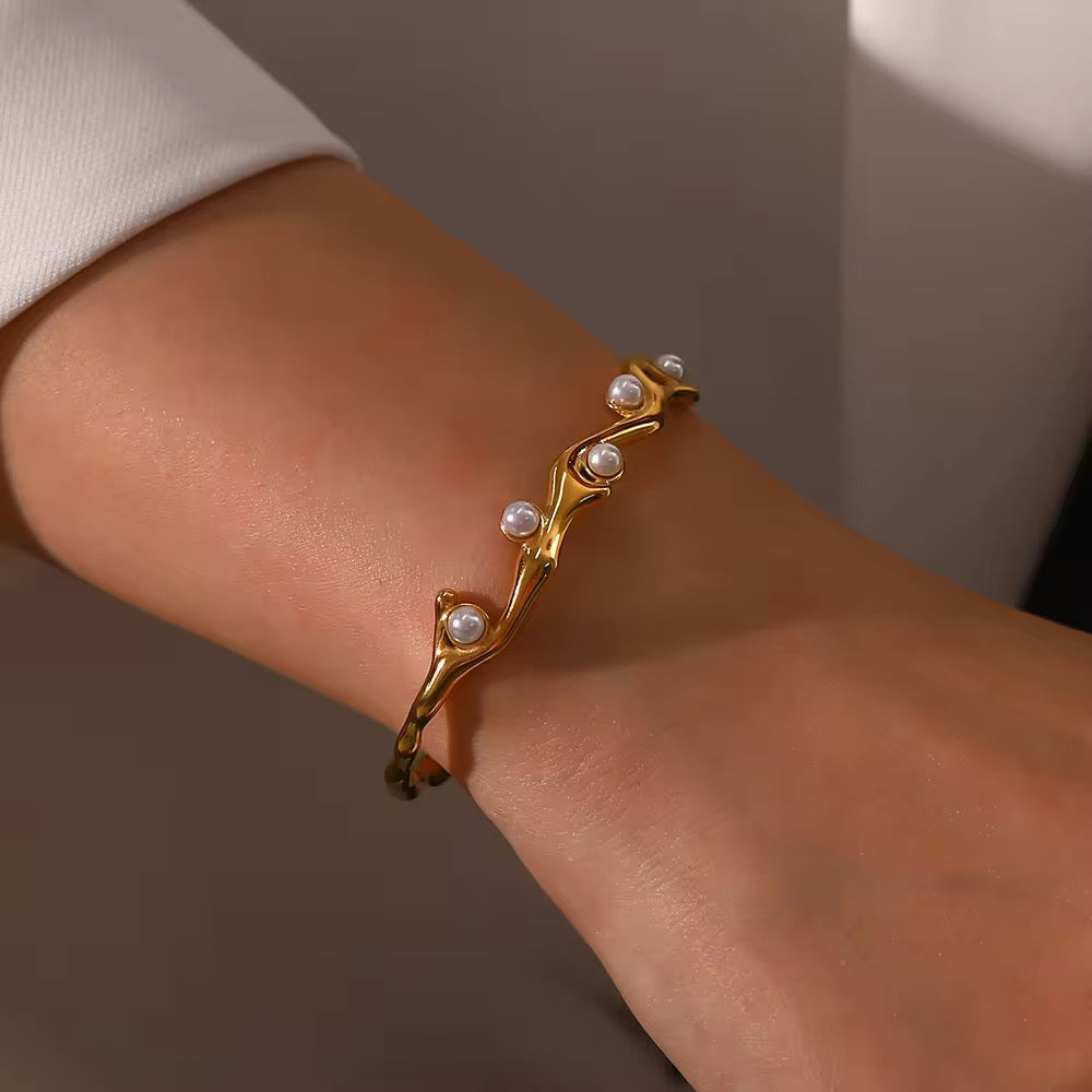 Golden Vine Cuff Bracelet || DV08