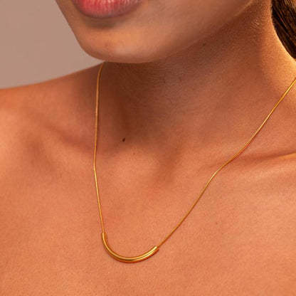 Aera Curve Bar Necklace || DV327