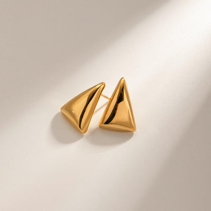 Lume Pyramid Studs || DV196