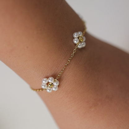 Daisy Pearl Bracelet || DV60