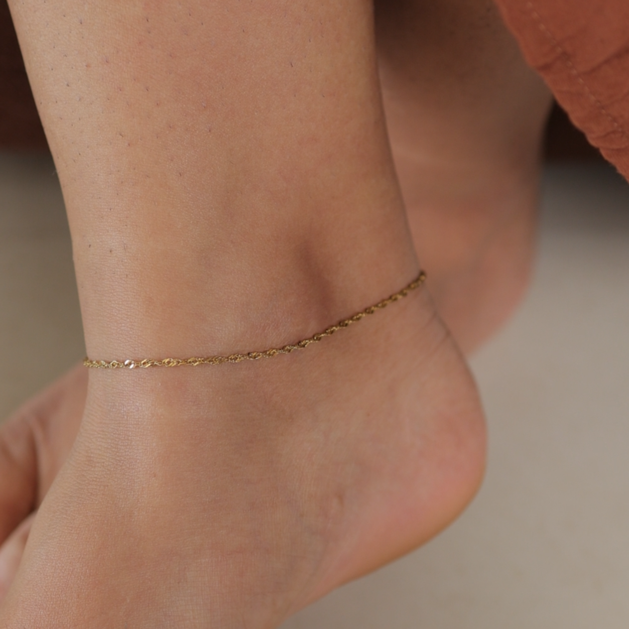 Twist & Glow Anklet || DV67