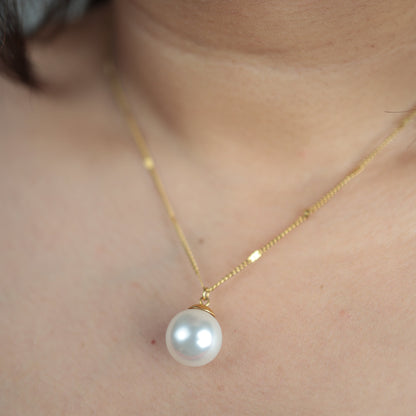 Solenne Pearl Pendant Necklace || DV136