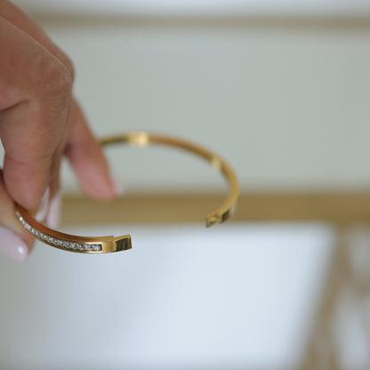 Dazzle Line Bangle || DV148