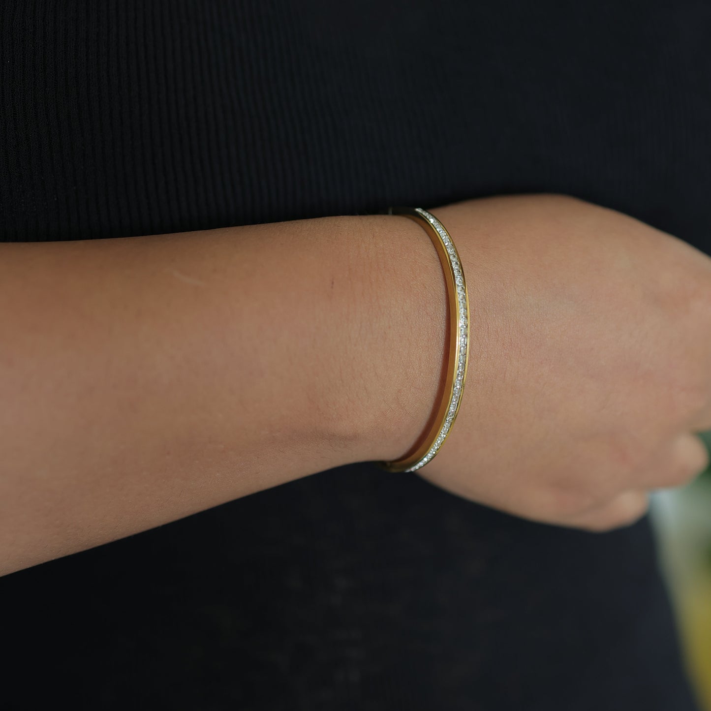 Dazzle Line Bangle || DV148