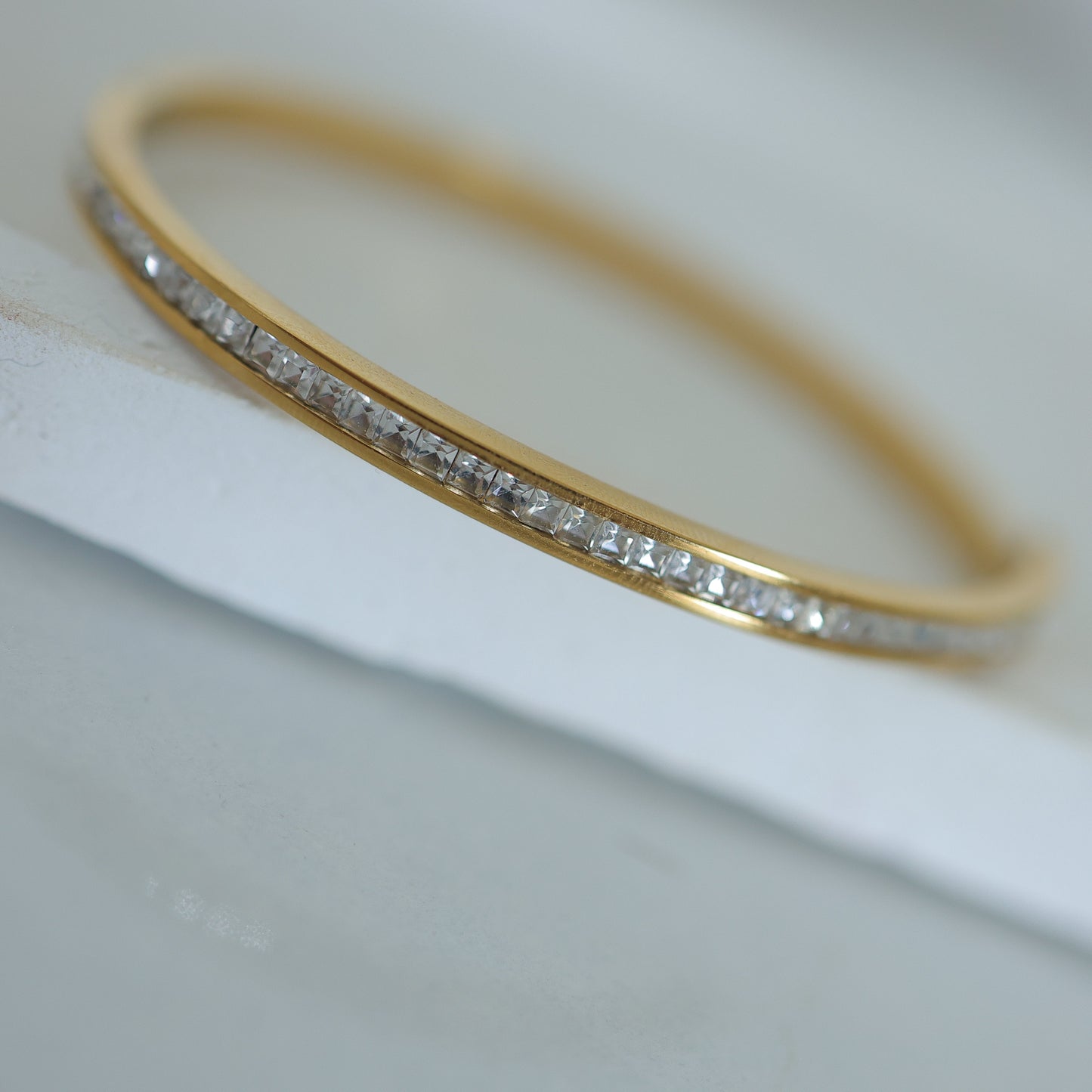 Dazzle Line Bangle || DV148
