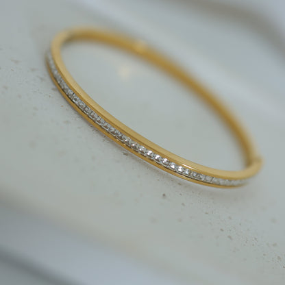 Dazzle Line Bangle || DV148
