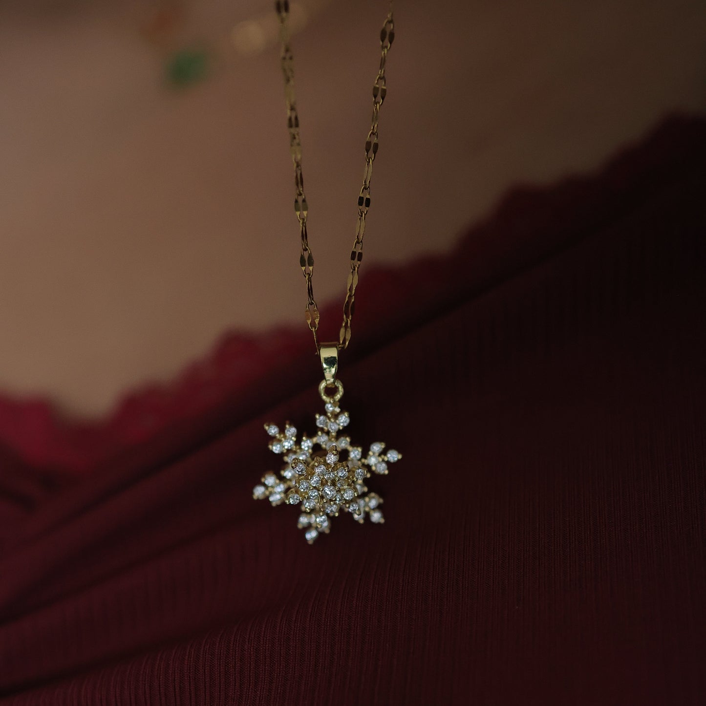 Frostflake Spark Pendant Necklace || DV193