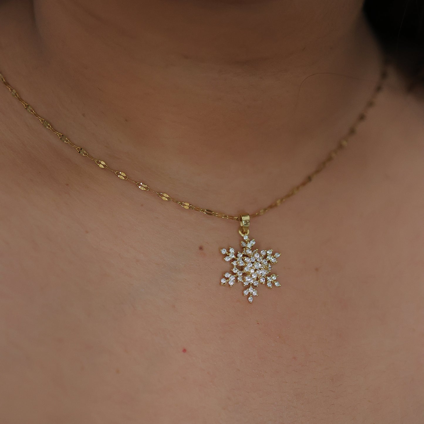 Frostflake Spark Pendant Necklace || DV193