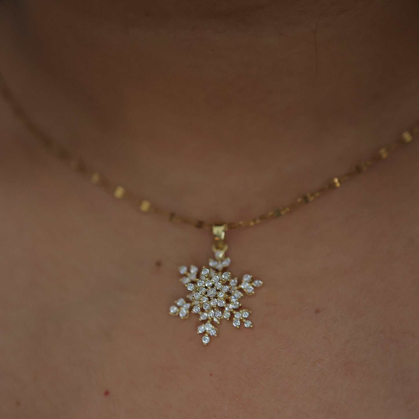 Frostflake Spark Pendant Necklace || DV193