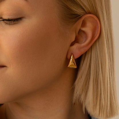 Lume Pyramid Studs || DV196