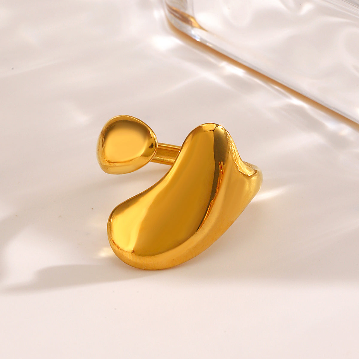 Fluid Gold Statement Ring || DV43