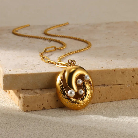 Celeste Pearl Swirl Necklace || DV119