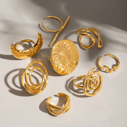 Golden Halo Statement Ring || DV34
