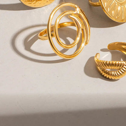 Golden Halo Statement Ring || DV34