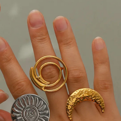 Golden Halo Statement Ring || DV34