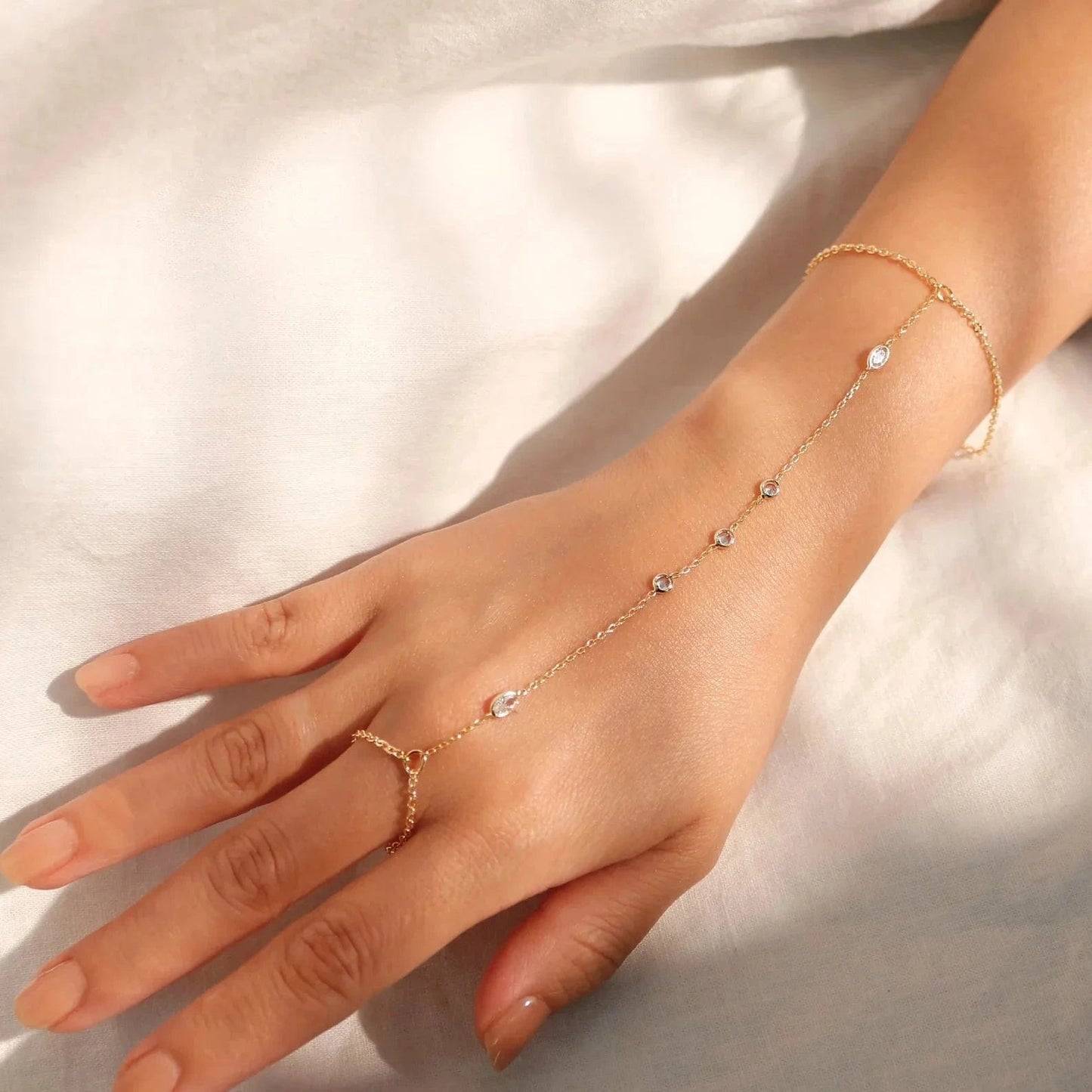 Radiant Hand Chain Bracelet || DV432